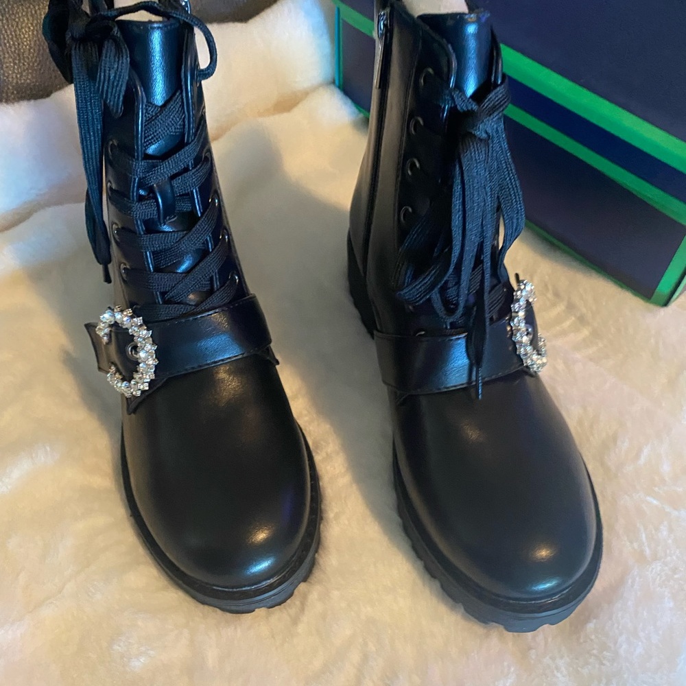 FREE SHIPPING: Bling Lace Up Boots Size 8